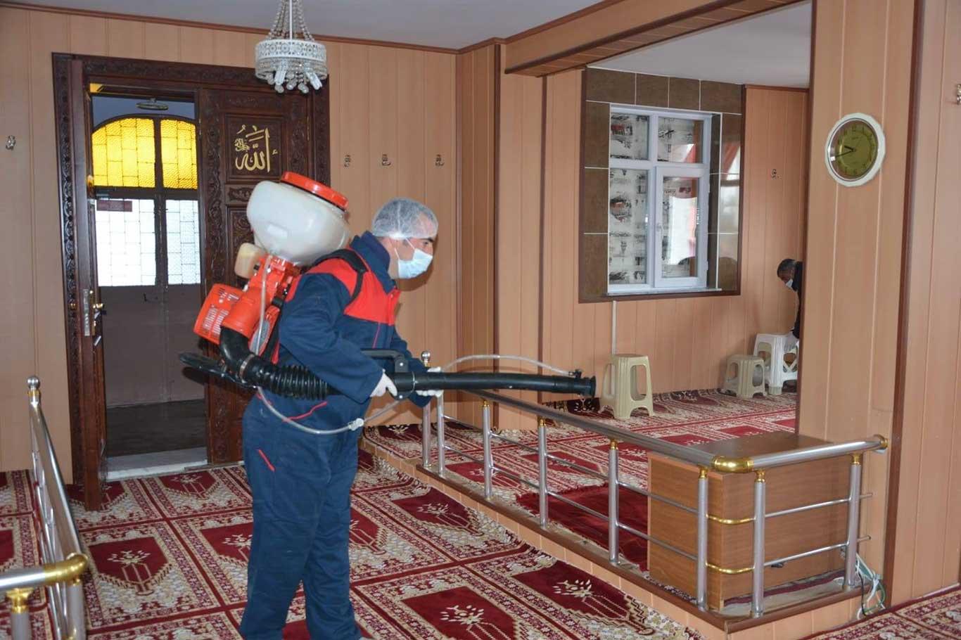 Erzurum'da ibadethaneler dezenfekte edildi Erzurum'da ibadethaneler dezenfekte edildi